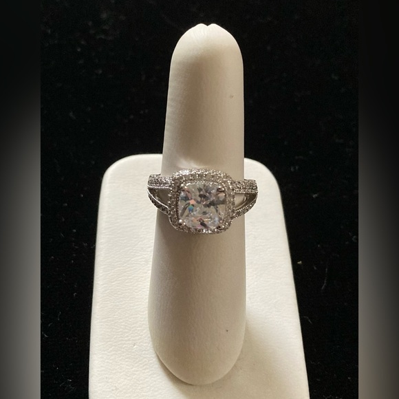 Square cut centre SZ stone. CZ surrounds & down the shaft 925 SS Size 6 - Picture 7 of 9